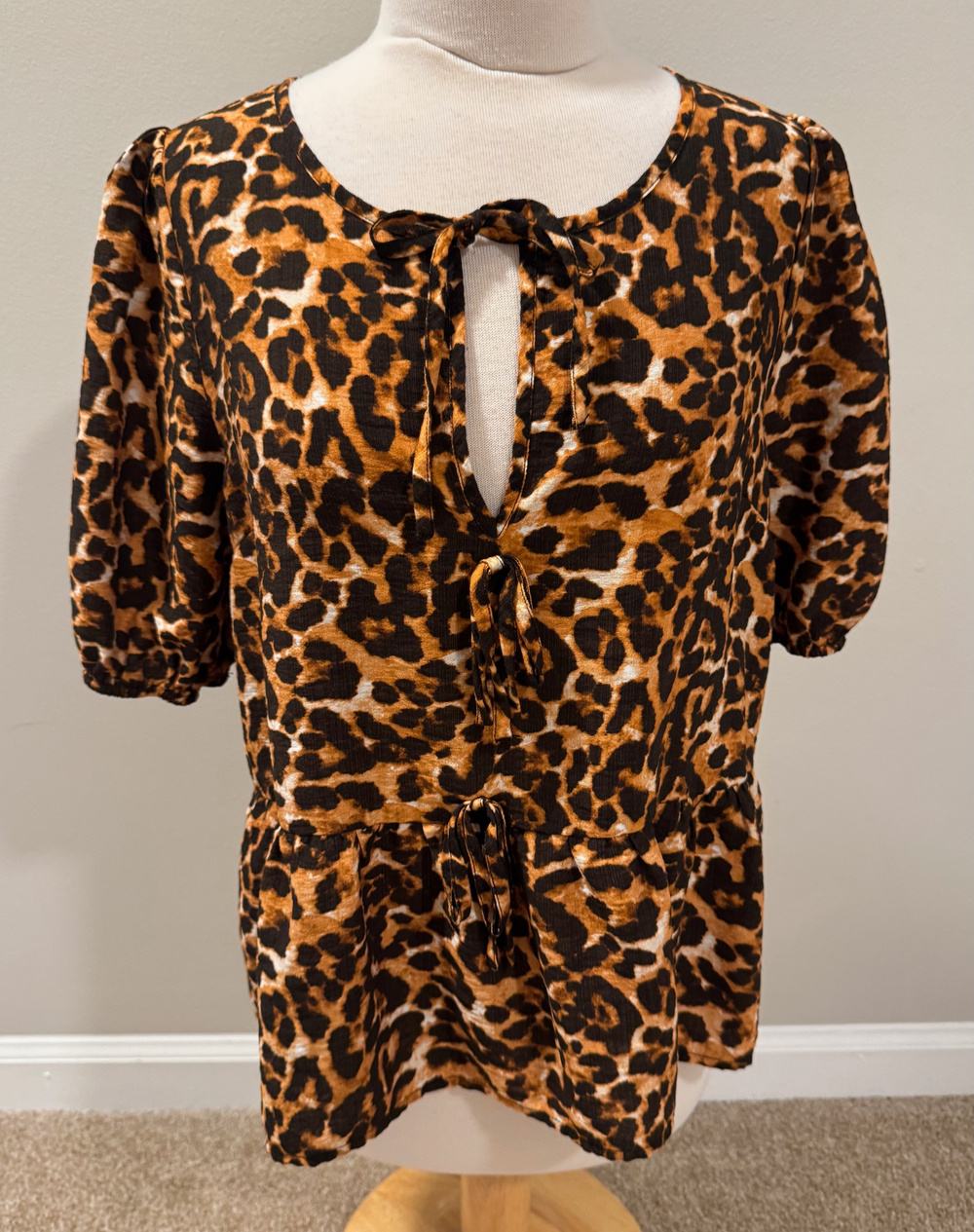 Pink Lily Leopard Print Peplum Blouse Short Sleeve Tie Neck Keyhole Womens Large